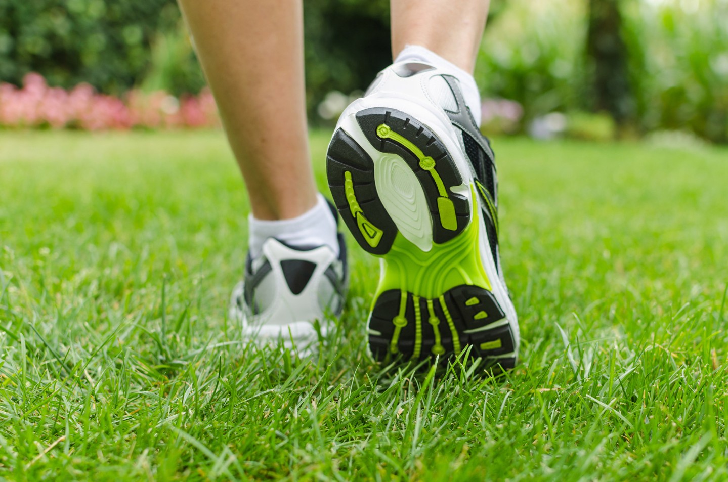 walking sneakers on grass||Woman Stretching with toe running shoes||