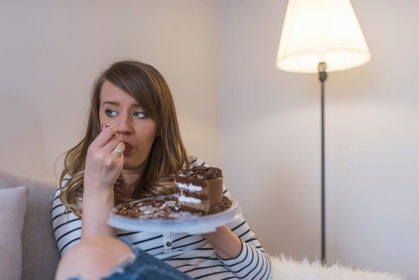 Sad woman eating sweet cake||||