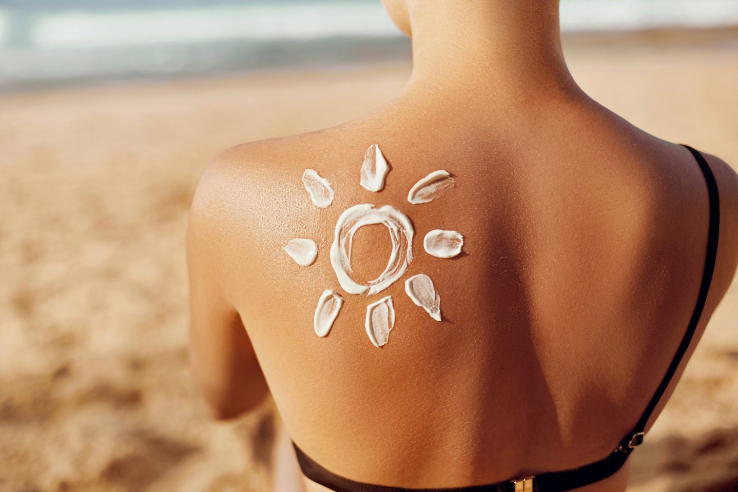 ||woman-applying-sunscreen-arm
